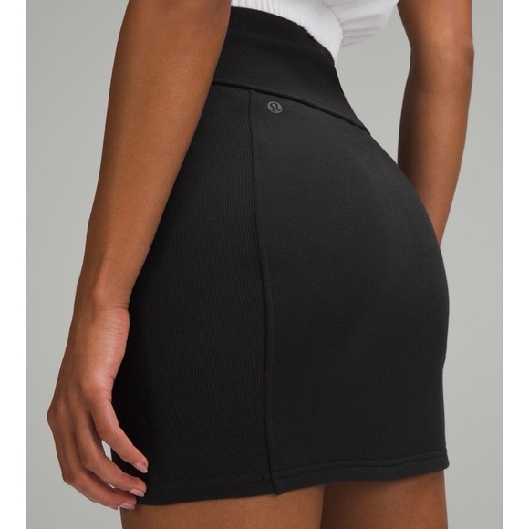 Lululemon Scuba High Rise Mini Skirt Black Size Large XL NWT - Picture 3 of 9